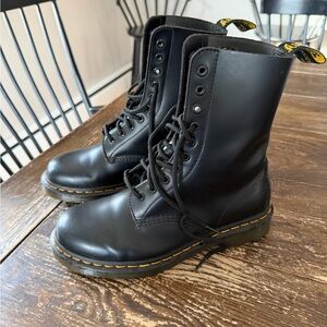 Dr. Martens - 1490 SMOOTH LEATHER MID CALF BOOTS